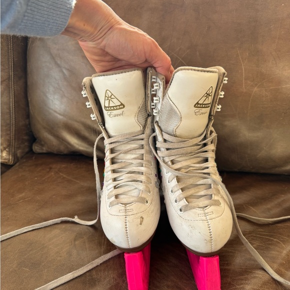 JACKSON Other - JACKSON Women's Cream Ice Skates with Pink Guards